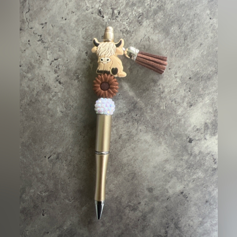 NWT Highland Cow Beaded Pen 🐮